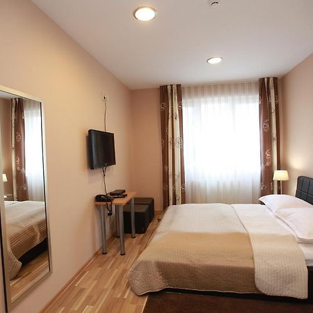 Hotel Petrijevci Bizovac Bilik gambar