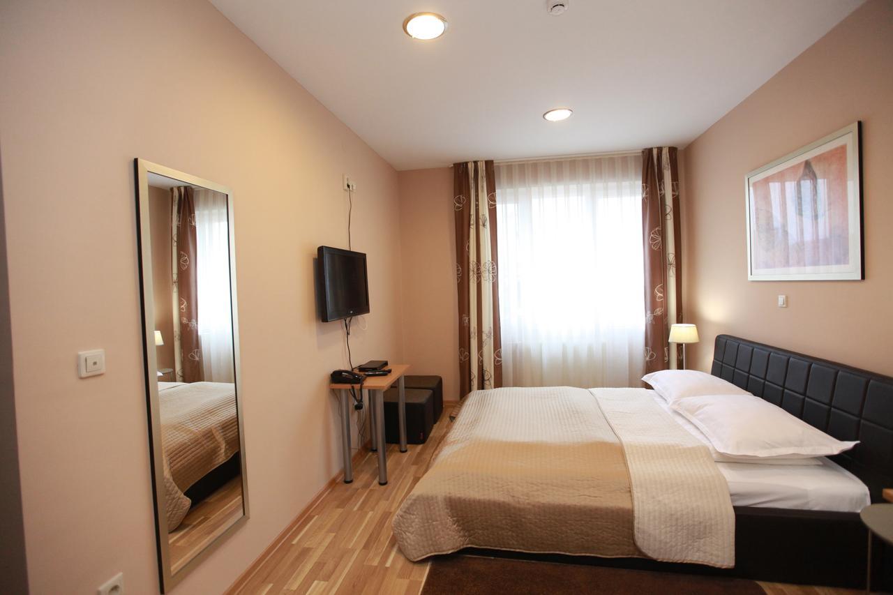 Hotel Petrijevci Bizovac Bilik gambar